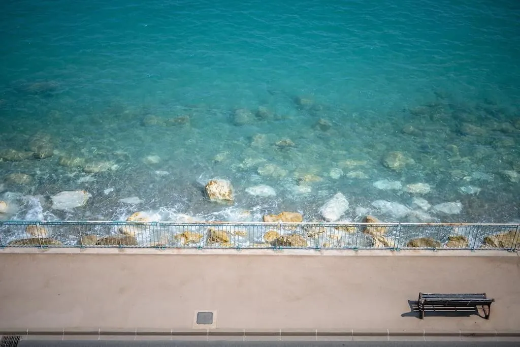 Le Panorama -Vue Exceptionnelle - Dernier Etage - Front De Mer Menton 0*,  France