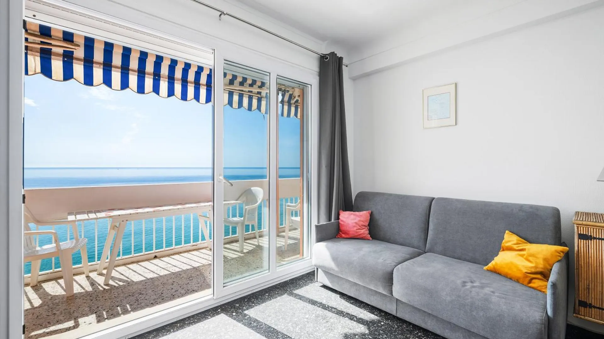 Appartement Le Panorama -Vue Exceptionnelle - Dernier Etage - Front De Mer Menton