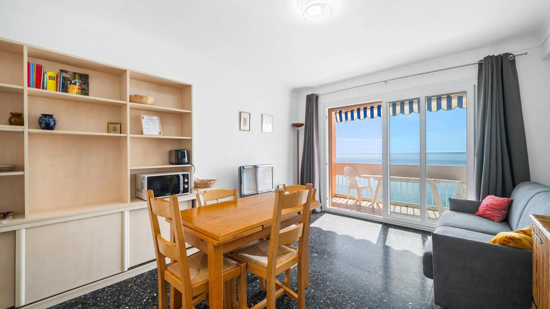 Le Panorama -Vue Exceptionnelle - Dernier Etage - Front De Mer Menton 0*,  France