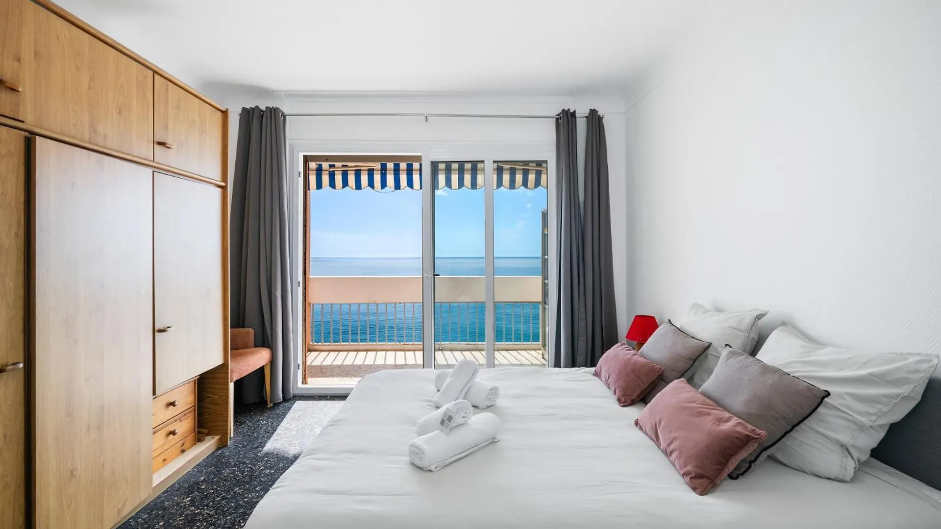 Le Panorama -Vue Exceptionnelle - Dernier Etage - Front De Mer Menton