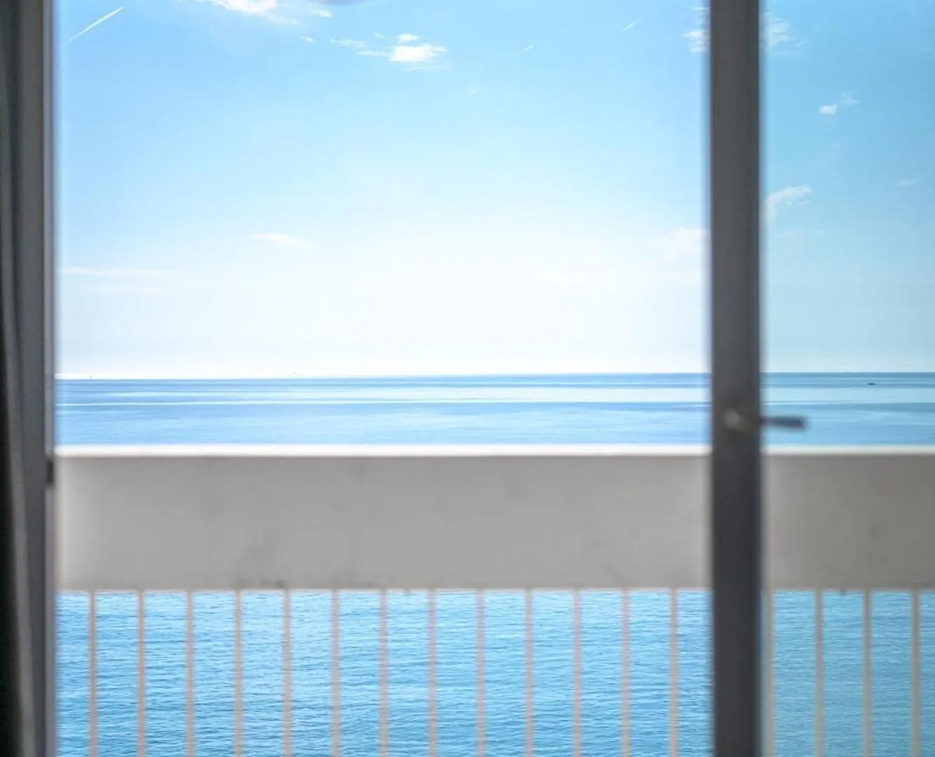 Le Panorama -Vue Exceptionnelle - Dernier Etage - Front De Mer Menton Appartement