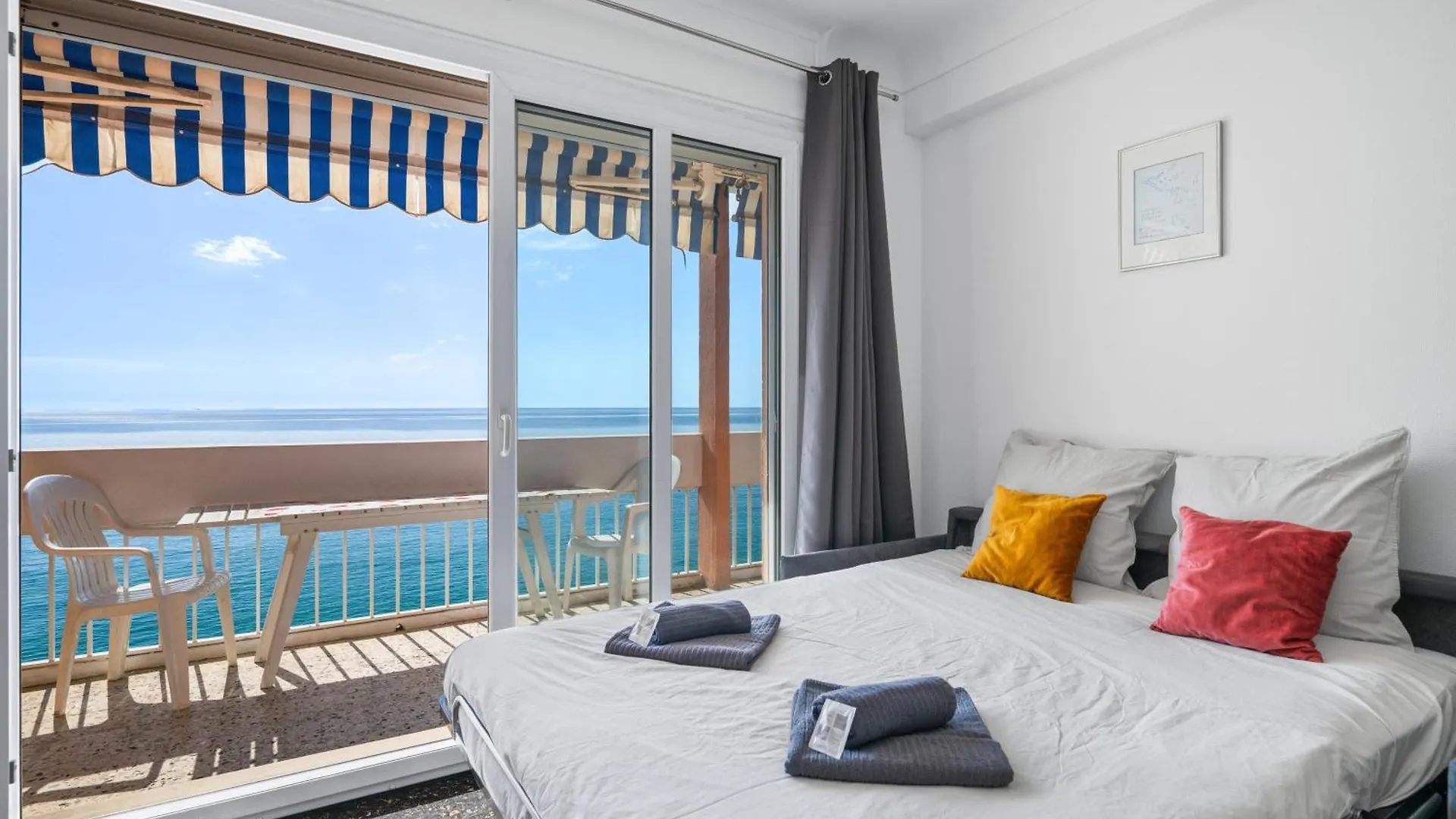 Appartement Le Panorama -Vue Exceptionnelle - Dernier Etage - Front De Mer Menton France