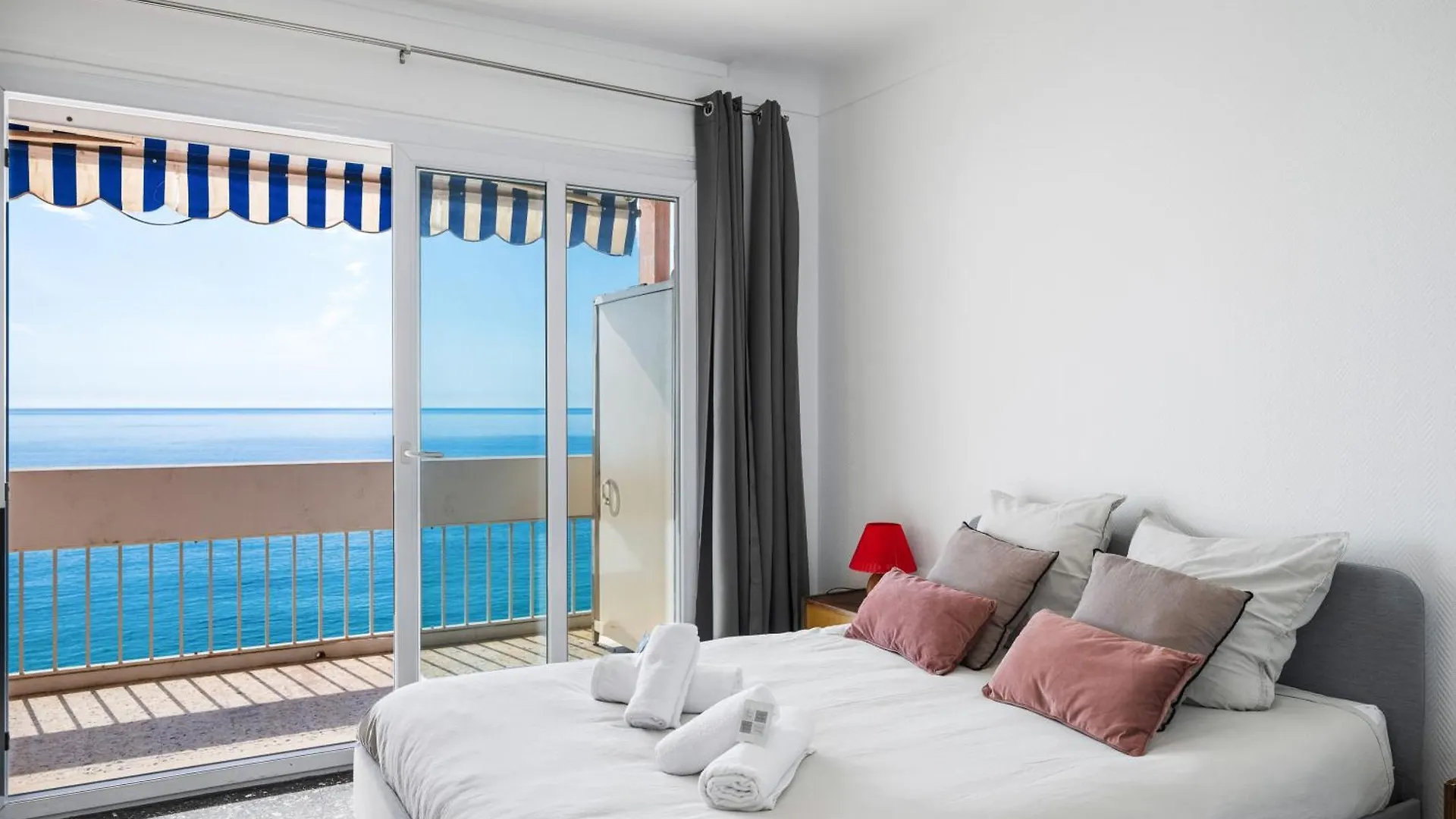 Le Panorama -Vue Exceptionnelle - Dernier Etage - Front De Mer Menton