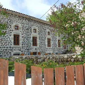 https://la-pause-auvergnate.hotels-rhonealpes.com